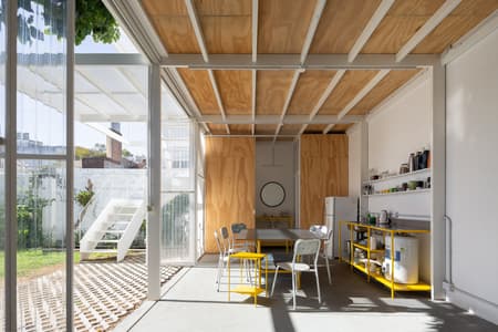 Proyecto Mutan workshop and showroom